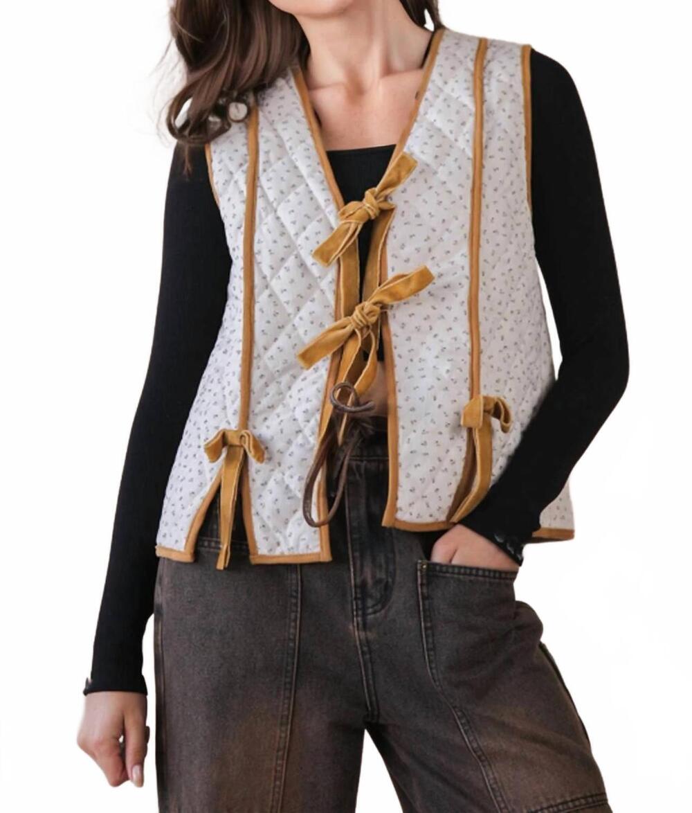 NEW VERY J front contrast binding quilted woven vest in cream